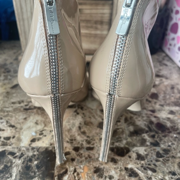 BcBg high back pumps - Picture 5 of 9